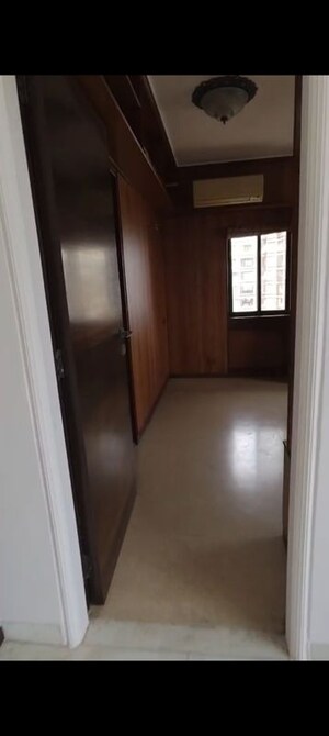 Room in 3 BHK Apartment at Om Ratan Apartment, Worli – for Rent