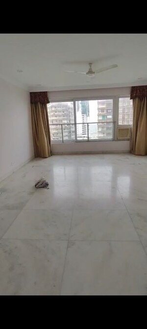 Room in 3 BHK Apartment at Om Ratan Apartment, Worli – for Rent