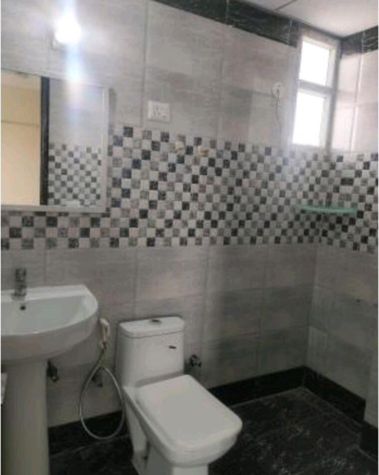 Bathroom, saya-gold-avenue 3 Bedroom 1770 Sq.Ft. Apartment In Vaibhav Khand Ghaziabad 10637490