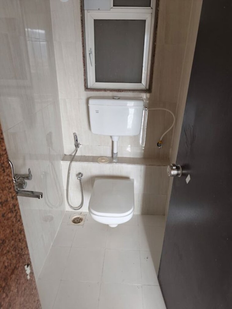 Bathroom, raunak-park 2.5 Bedroom 800 Sq.Ft. Apartment In Kokanipada Thane 10637505