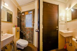 Furnished Amenities in 2 BHK Apartment at Prescon Midtown Bay, Mahim West – for Rent