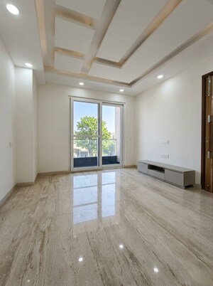 Room in 4 BHK Builder Floor at Rohini Sector 7 – for Sale