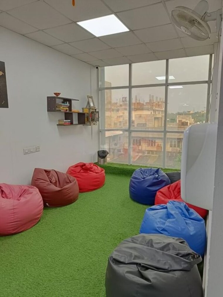 Living Room, mg road Commercial Office Space 1400 Sq.Ft. In Mg Road Indore 10637566