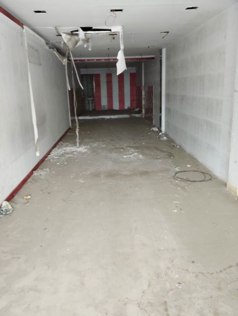Hall, kn-apartments-khurram-nagar Commercial Showroom 1200 Sq.Ft. In Khurram Nagar Lucknow 10637548