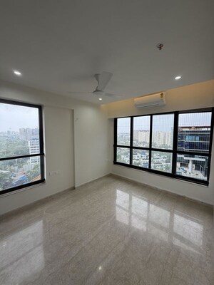 Room in 2 BHK Apartment at Kalpataru Magnus, Bandra East – for Rent