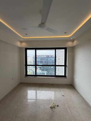 Room in 2 BHK Apartment at Kalpataru Magnus, Bandra East – for Rent