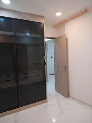 Furnished Amenities in 2 BHK Apartment at LnT Realty Crescent Bay, Parel – for Rent