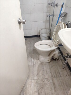 Bathroom in 4 BHK Apartment at Indra Darshan Apartment, Andheri West – for Sale