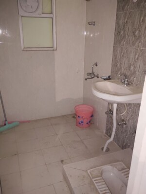 Bathroom in 2 BHK Apartment at LDA Srijan Apartments, Aliganj – for Rent
