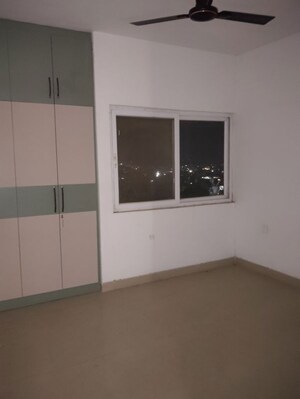 Room in 2 BHK Apartment at LDA Srijan Apartments, Aliganj – for Rent