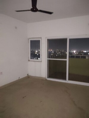 Room in 2 BHK Apartment at LDA Srijan Apartments, Aliganj – for Rent