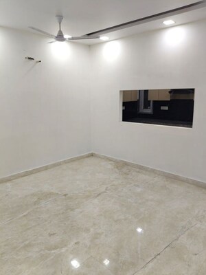 Room in 3 BHK Builder Floor at Rohini Sector 7 – for Sale