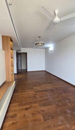 Room in 3.5 BHK Apartment at Krisumi Waterfall Residences, Sector 36a – for Rent