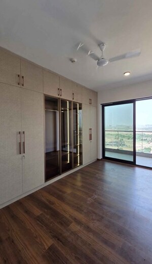 Room in 3.5 BHK Apartment at Krisumi Waterfall Residences, Sector 36a – for Rent