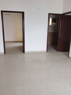Room in 2 BHK Apartment at LDA Srijan Apartments, Aliganj – for Rent