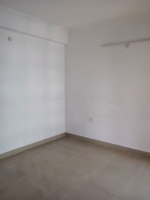Room in 2 BHK Apartment at LDA Srijan Apartments, Aliganj – for Rent