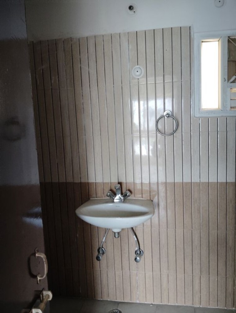 Bathroom, lda-srijan-apartments 2 Bedroom 1100 Sq.Ft. Apartment In Aliganj Lucknow 10637712