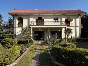 6 BHK Independent House – Exterior View View at Chattarpur - for Rent