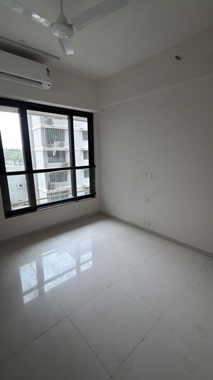 Room in 3 BHK Apartment at Bandra Kurla Complex – for Rent