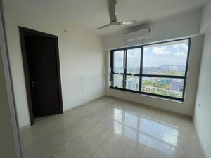 Room in 3 BHK Apartment at Kalpataru Magnus, Bandra East – for Rent
