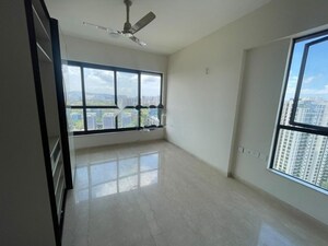 Room in 3 BHK Apartment at Kalpataru Magnus, Bandra East – for Rent