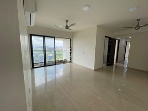 Room in 3 BHK Apartment at Kalpataru Magnus, Bandra East – for Rent