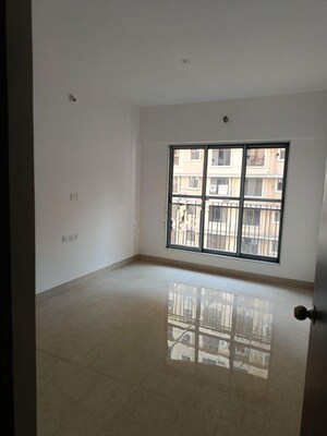 Room in 2 BHK Apartment at Hubtown Hillcrest, Andheri East – for Rent