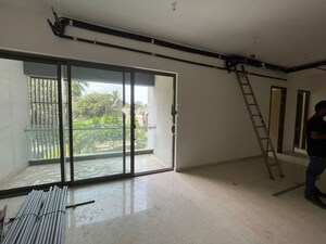 Room in 3 BHK Apartment at Adani Ten BKC, Bandra East – for Rent