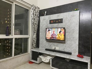 Room in 1.5 BHK Apartment at Lodha Amara, Kolshet Road – for Sale