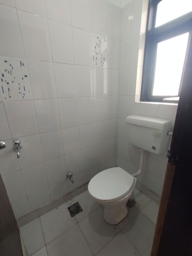 Bathroom, bptp-freedom-park-life 3 Bedroom 2250 Sq.Ft. Apartment In Sector 57 Gurgaon 10637841