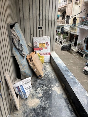 Balcony in 3 BHK Builder Floor at Rohini Sector 16 – for Sale