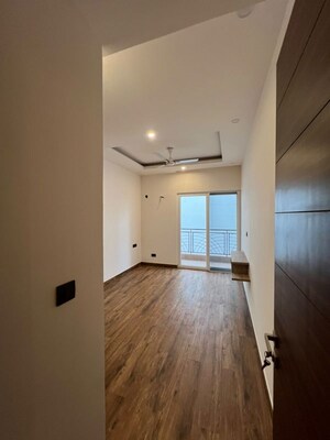 Kitchen in 3 BHK Builder Floor at Raj One Good Earth, Sector 71 – for Sale