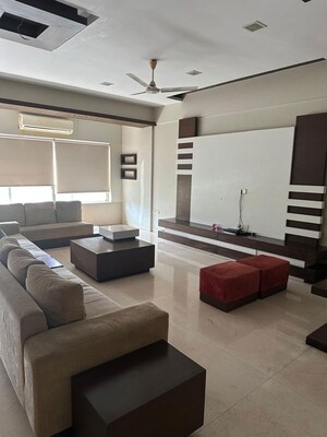 2 BHK Apartment For Rent in LN Brightland CHS, Khar West
