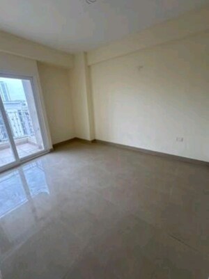 Room in 2 BHK Apartment at GLS Avenue 81, Sector 81 – for Rent