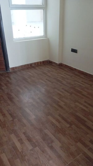 Room in 3 BHK Apartment at Govind Vihar – for Rent