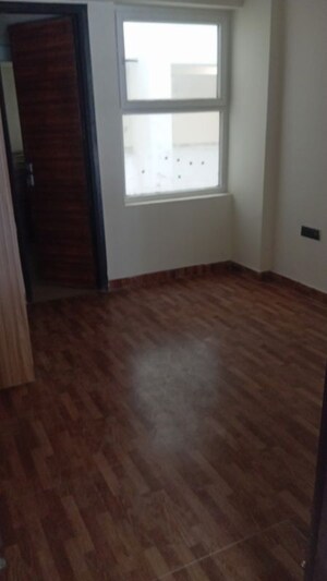Room in 3 BHK Apartment at Govind Vihar – for Rent