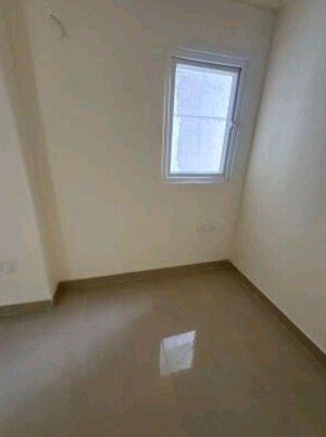 Room in 2 BHK Apartment at GLS Avenue 81, Sector 81 – for Rent