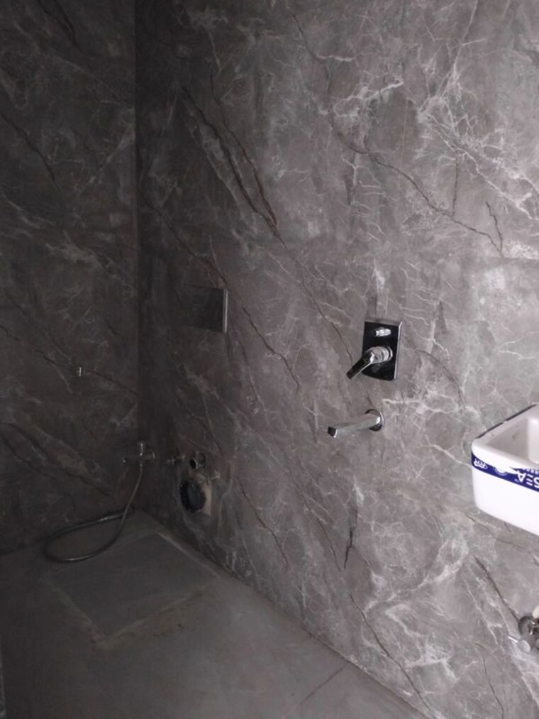 Bathroom, dadar west 1 Bedroom 585 Sq.Ft. Apartment In Dadar West Mumbai 10637952