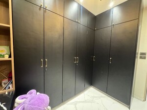 Furnished Amenities in 2 BHK Apartment at Prescon Midtown Bay, Mahim West – for Sale