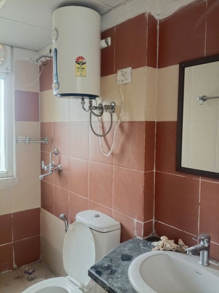 Bathroom, mahagun-my-woods 3 Bedroom 1225 Sq.Ft. Apartment In Sector 16c Greater Noida Greater Noida 10638019