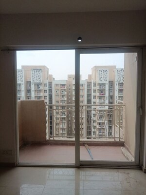 Room in 3 BHK Apartment at Mahagun My Woods, Sector 16c Greater Noida – for Rent