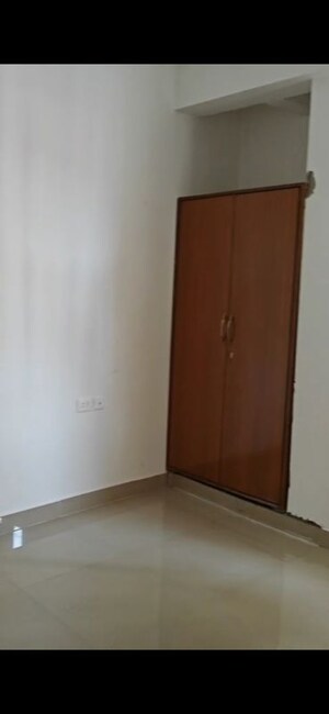 Room in 4 BHK Apartment at Sanchar Nest Palm Heights, Wave City – for Rent