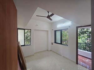 Room in 2 BHK Apartment at Meghshyam Apartment, Kothrud – for Rent