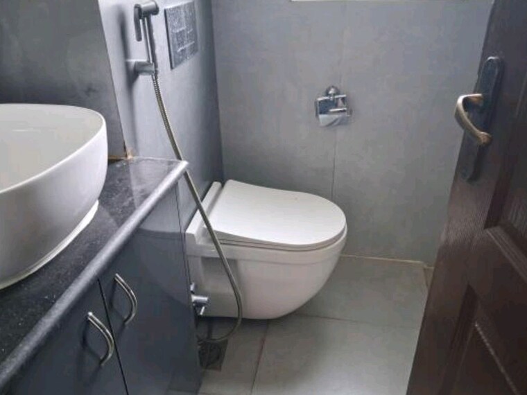 Bathroom, vipul-lavanya 3 Bedroom 1560 Sq.Ft. Apartment In Sector 81 Gurgaon 10638050