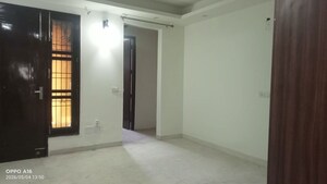Room in 4 BHK Builder Floor at Janakpuri – for Rent