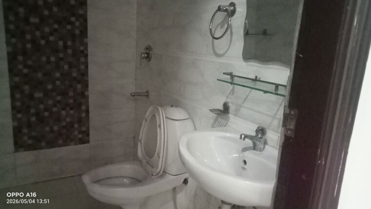 Bathroom, janakpuri 4 Bedroom 225 Sq.Yd. Builder Floor In Janakpuri Delhi 10638071