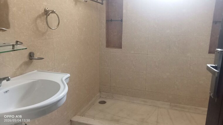 Bathroom, janakpuri 4 Bedroom 225 Sq.Yd. Builder Floor In Janakpuri Delhi 10638071