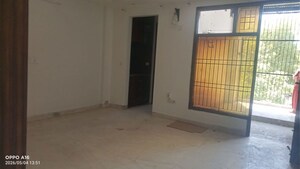 Room in 4 BHK Builder Floor at Janakpuri – for Rent