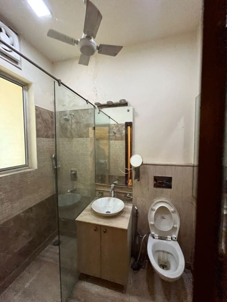 Bathroom, ansal-api-esencia 3 Bedroom 1600 Sq.Ft. Builder Floor In Sector 67 Gurgaon 10638089