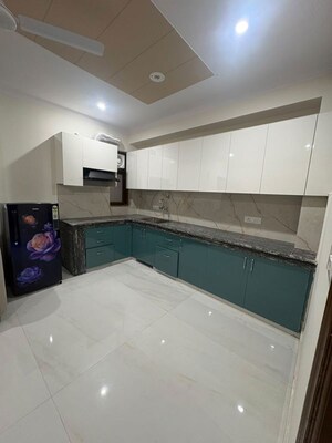 Kitchen in 3 BHK Builder Floor at Dlf Phase ii – for Rent